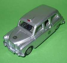 Dinky / 241 Austin FX4 Taxi