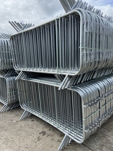 New pedestrian barriers - new,
