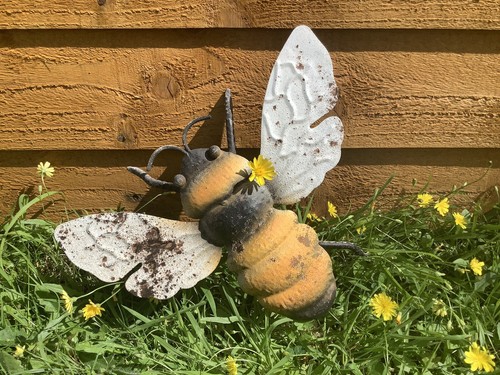 Bumble bee wall art garden - art,