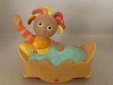 In The Night Garden Upsy Daisy In Bed Roll Along Toy 4” Vintage