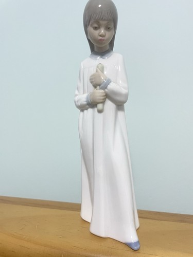 Nao lladroporcelain girl - by,