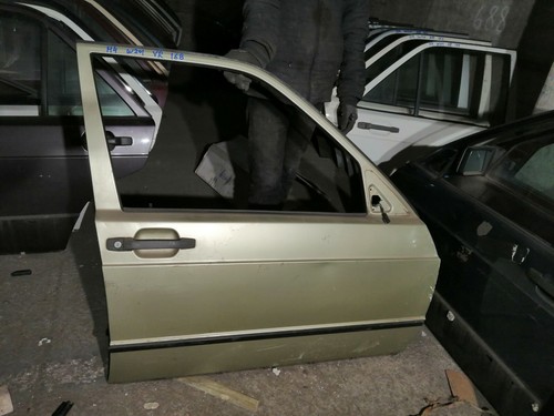 Mercedes 190 w201 door - mercedes,