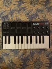 AKAI MPK MINI LAPTOP