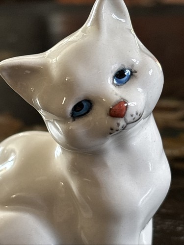 Beswick pottery sitting - sitting, white