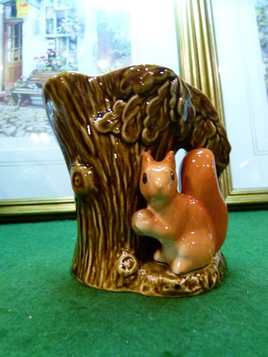 Sylvac squirrel and tree - squirrel, trunk