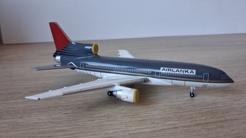 400 blue box air lanka - box,
