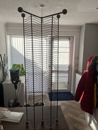Freestanding black metal wire - metal,