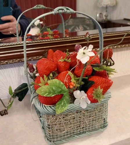 Beautiful basket faux - beautiful,