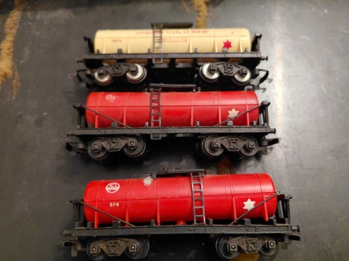 Triang tanker wagons - 3,