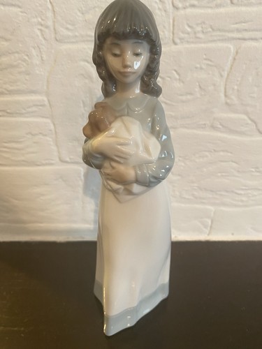 Nao lladro girl - girl, holding