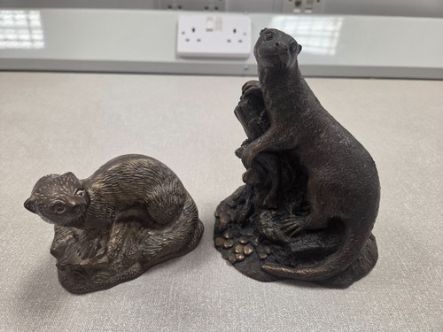 Pair bronze effect otter - pair,