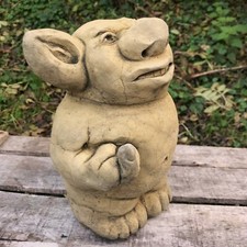 Troll giving the finger STONE