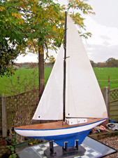 VINTAGE R.C. MODEL POND YACHT 1 METRE HOUSEMARTIN SAILS