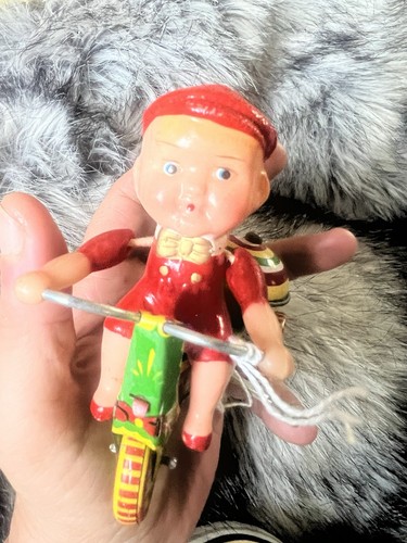 Vintage ringing tricycle - ringing,