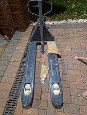 Pallet Truck 2500 Kg Capacity