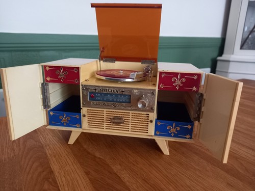 Musica musical jewellery box