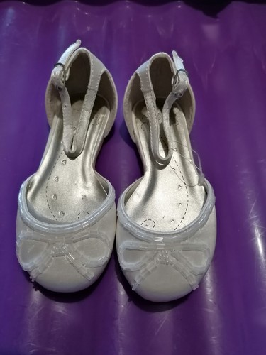 Young girls ivory shoes - shoes, size