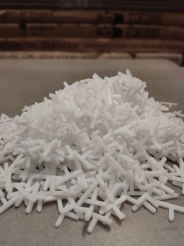 Shaped plastic tile - mm, t-shaped