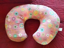 👶 Boppy Nursing Pillow - Excellent Condition with Protective Cover