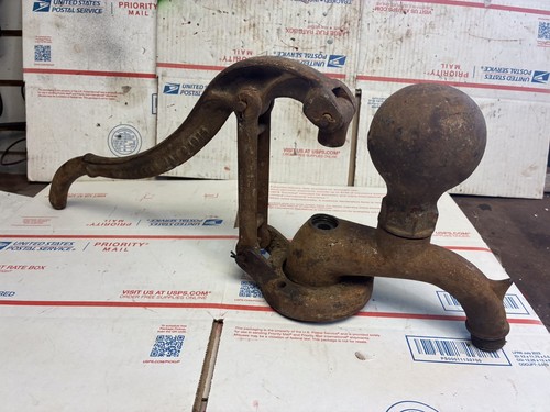 Cast iron hand well water - ,