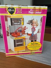 Vintage 1980s Pedigree Sindy Magic Cooker Oven With Accessories.