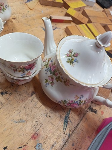 Royal albert bone china - royal,