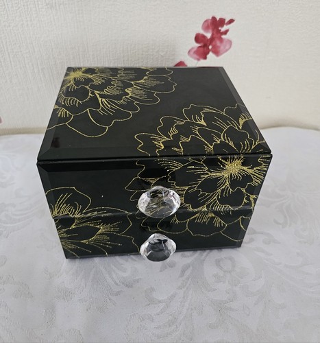 Black gold mirrored glass - &,