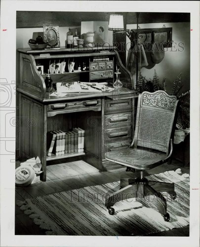 1983 press photo roll - roll, top