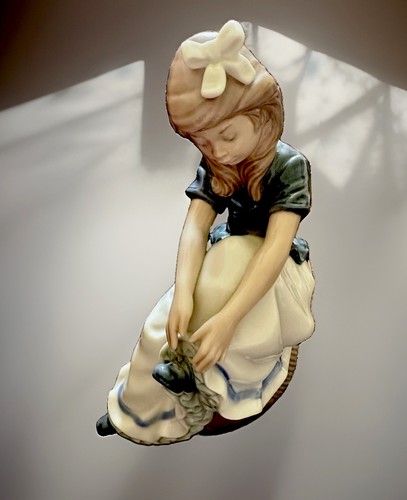Nao lladro porcelain - by,