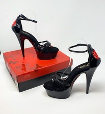 PLEASER BURLESQUE PLATFORM