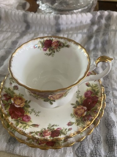 Royal albert bone china - royal,