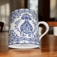 Queens The New Story Birds Mug