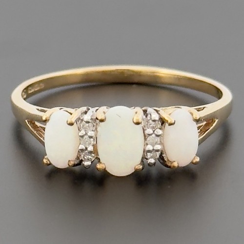 9ct yellow gold opal - 9ct, diamond