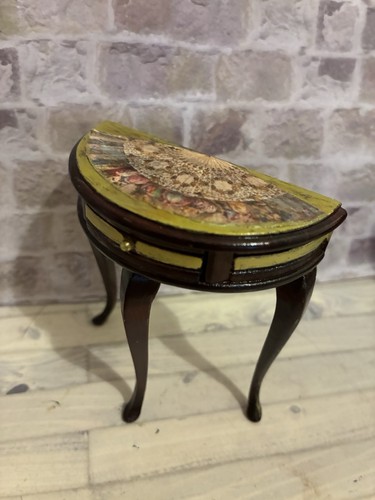 Dolls house scale - dolls,