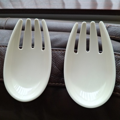 Nigella lawson serving hands - nigella,