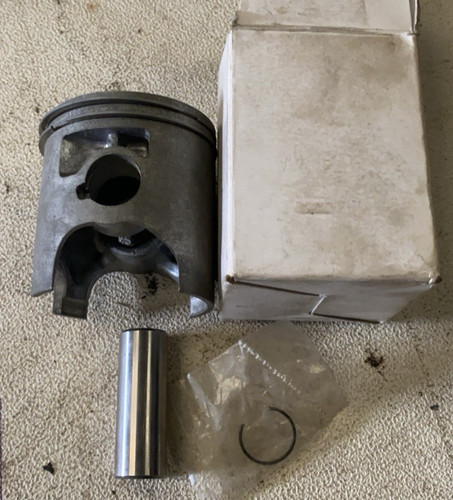 Suzuki rgv250 piston kit - piston, std