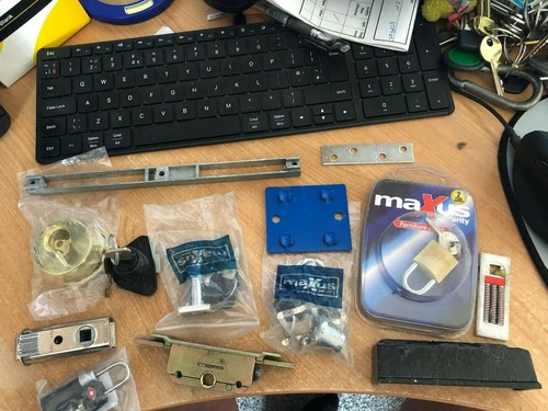 Key cutting machine - key,