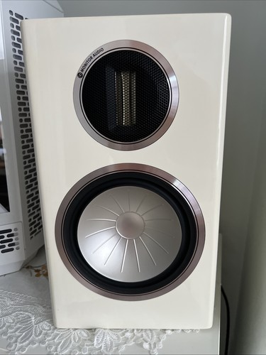 Pair bookshelf speakers - pair,
