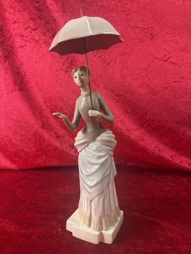 Nao porcelain figure the - porcelain, lady
