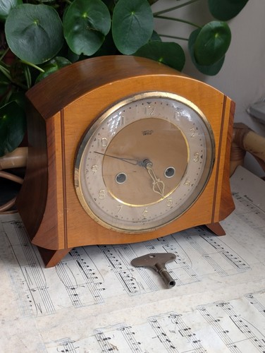 Vintage smiths brown - vintage, wooden