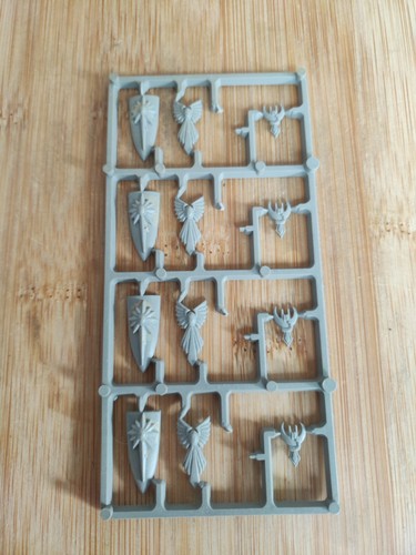 High elf shield - sprue, plastic