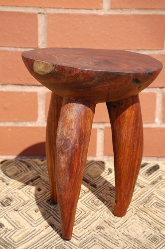 Lobi legged milking stool - 3-legged, 'milking'