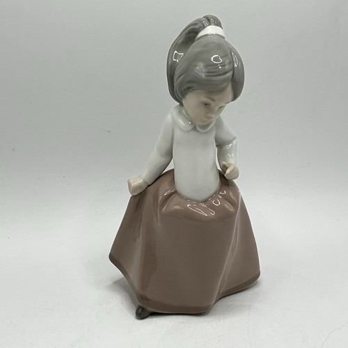 Nao lladro young girl - by,