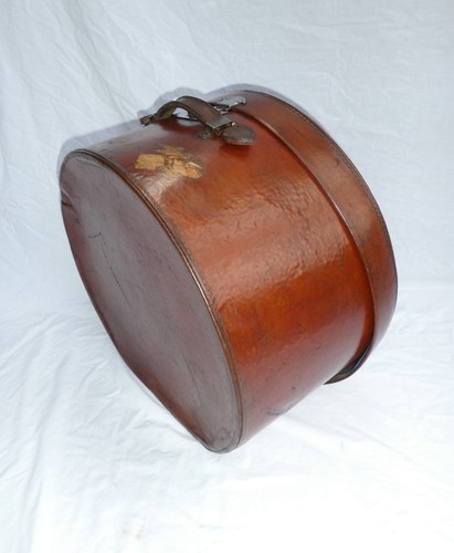 Antique 1920 round leather - -,