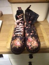 Dr Marten DOCs Uk7 Floral