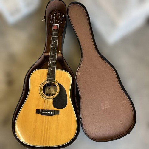 Martin 200 vertical - vertical, logo