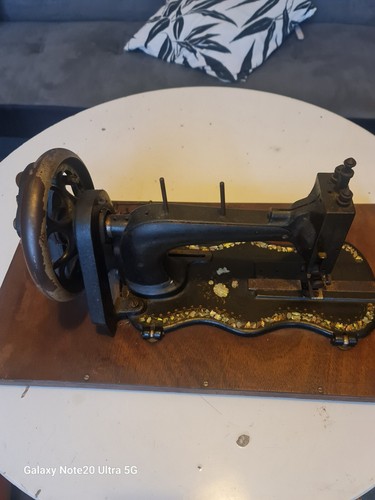 Late1800s singer hand crank - late1800s,