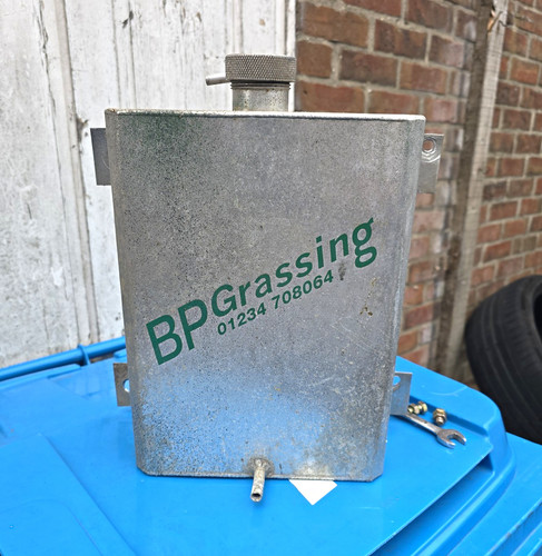 Grassing alloy fuel tank - alloy,