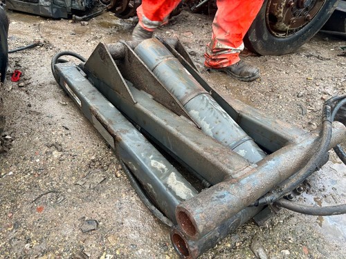 Underfloor lifting ram rigid - underfloor,