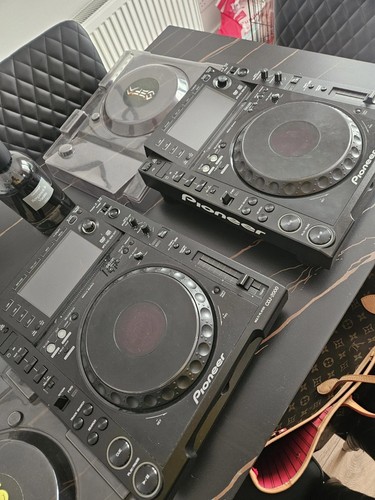 Pioneers cdjs 2000s - cdjs, usb